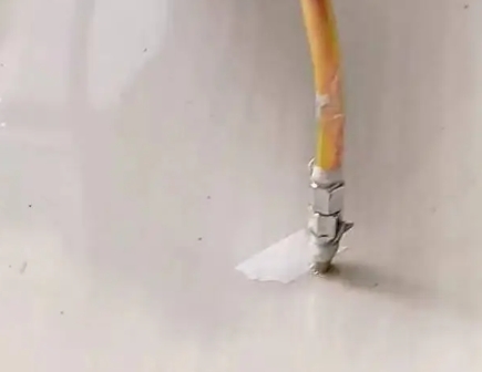 嘉禾瓷砖空鼓维修公司专业解答在瓷砖铺贴过程中，如果使用的砂料过粗（如全部使用了粗砂），可能会导致以下问题